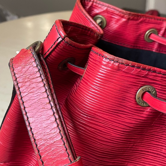 Louis Vuitton Red EPI Noe MM Bucket Bag - Picture 16 of 16